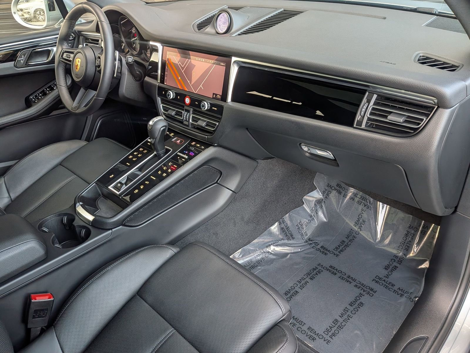 Certified 2026 Porsche Macan image 27