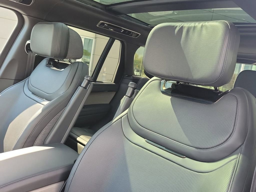 New 2026 Land Rover Range Rover SV image 26