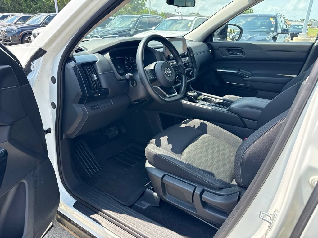 Used 2024 Nissan Pathfinder S FWD image 12
