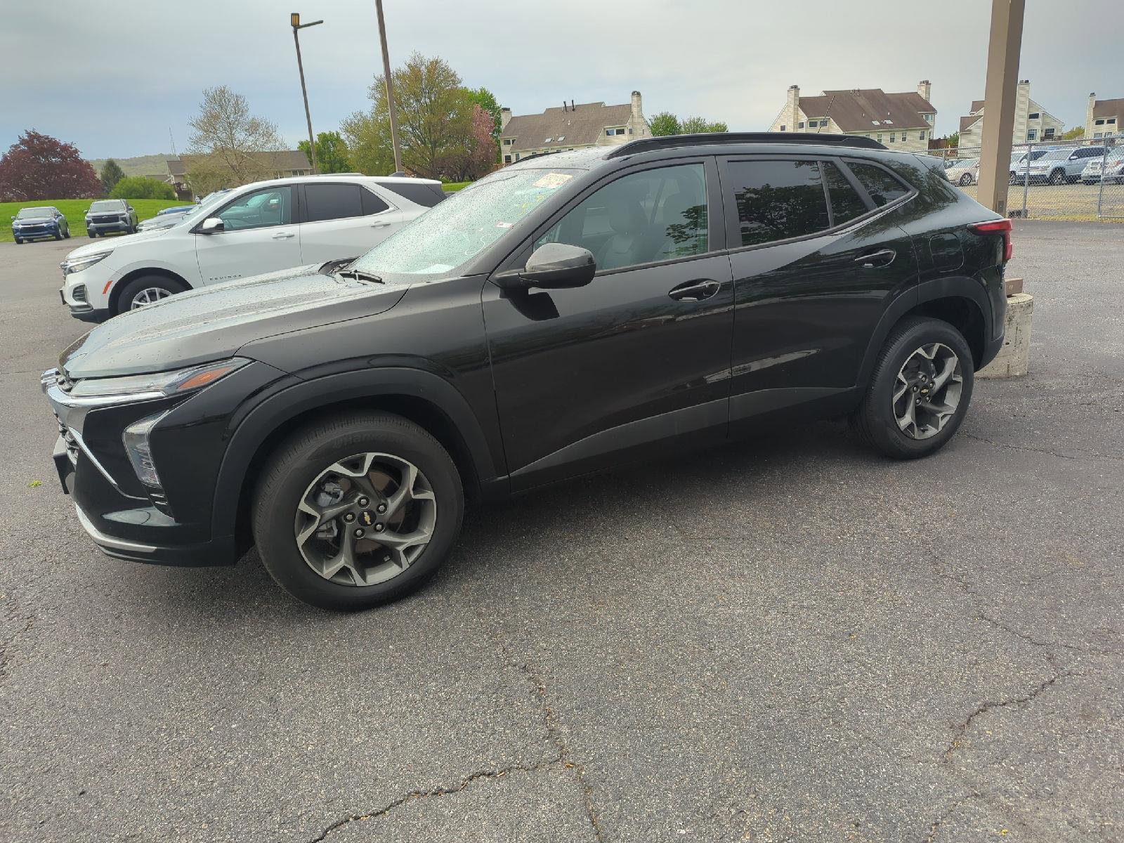 Used 2024 Chevrolet Trax LT w/ Driver Confidence Package FWD image 3