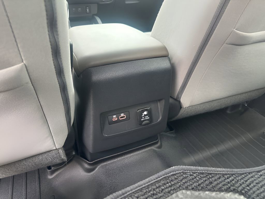 Used 2022 Nissan Frontier SV image 21