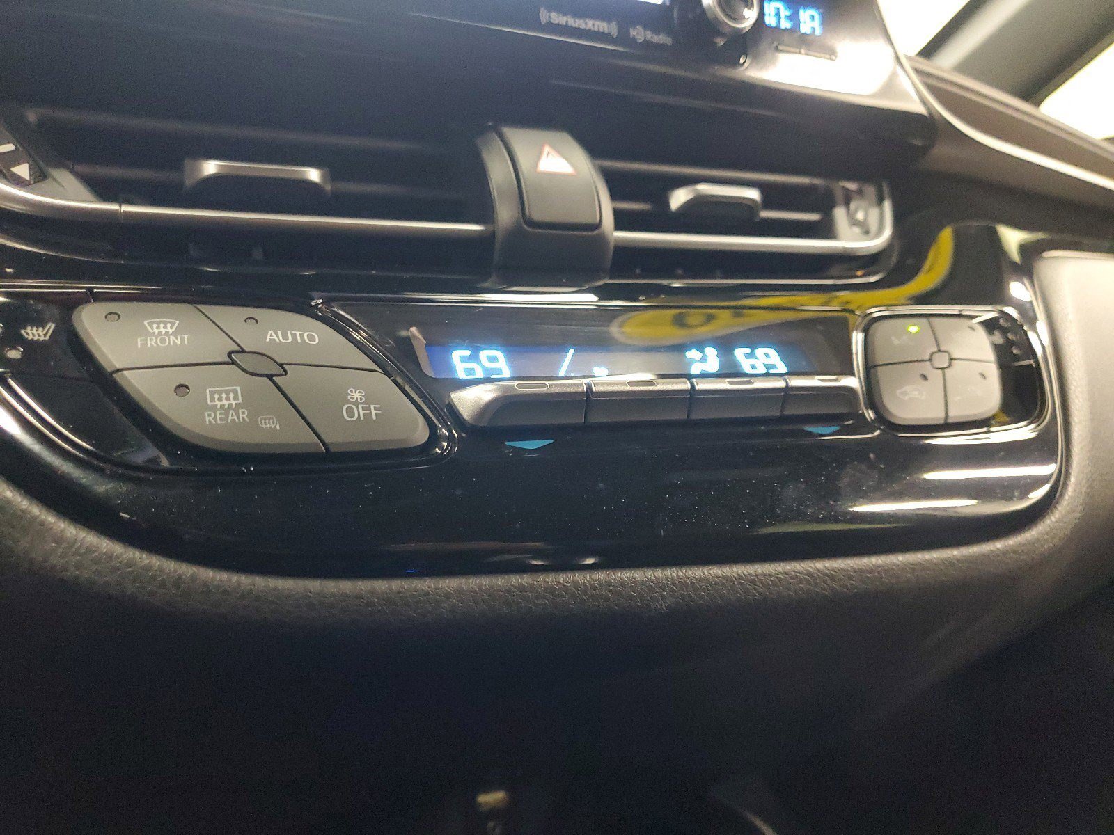 Used 2019 Toyota C-HR Limited FWD image 30
