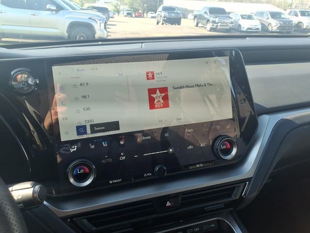 Used 2025 Lexus TX 500h AWD w/ Technology Package image 9