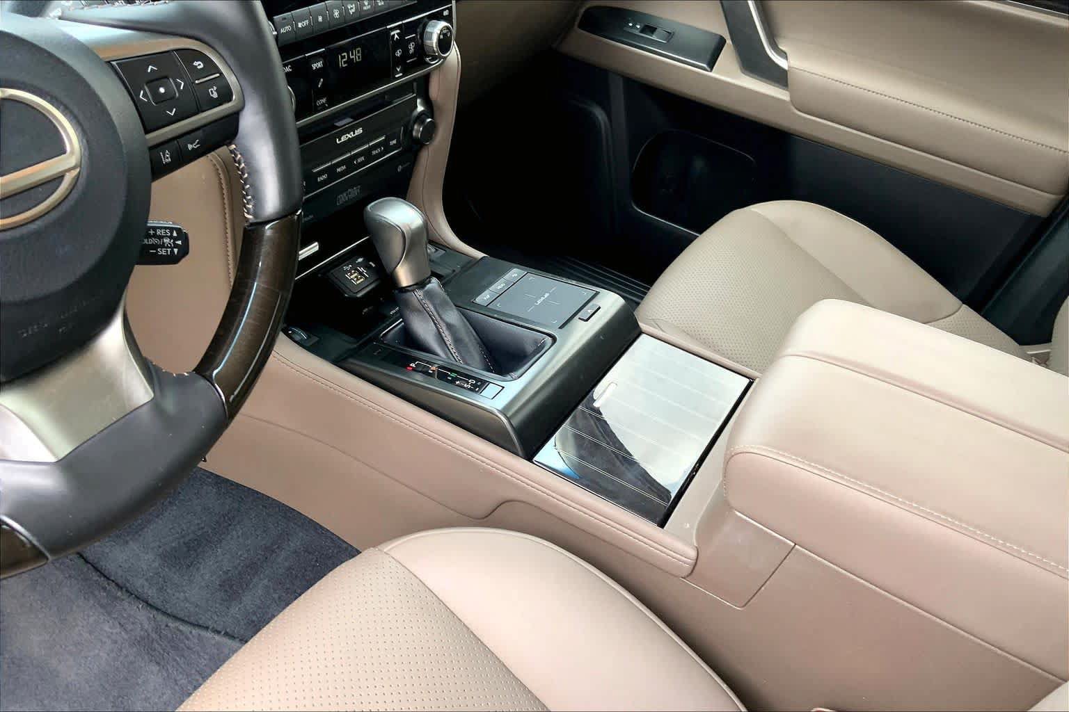 Used 2022 Lexus GX 460 Luxury w/ Sport Design Package AWD/4WD image 17