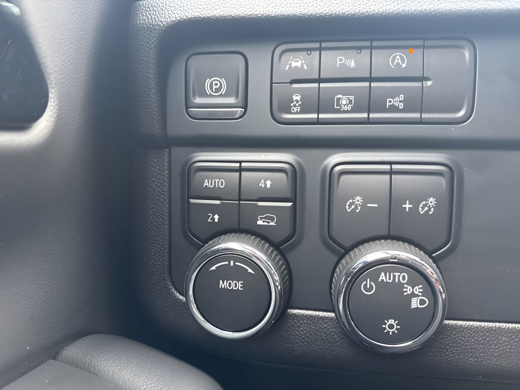 Used 2025 Chevrolet Tahoe LT AWD/4WD image 25