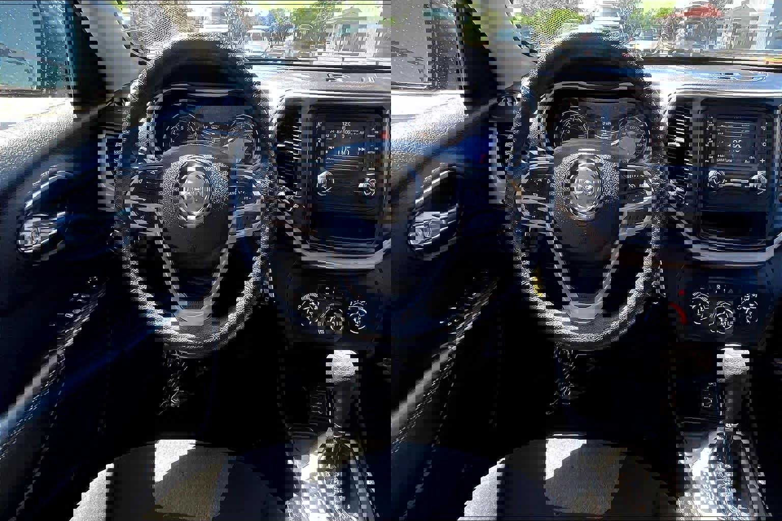 Used 2017 Jeep Cherokee Sport image 6