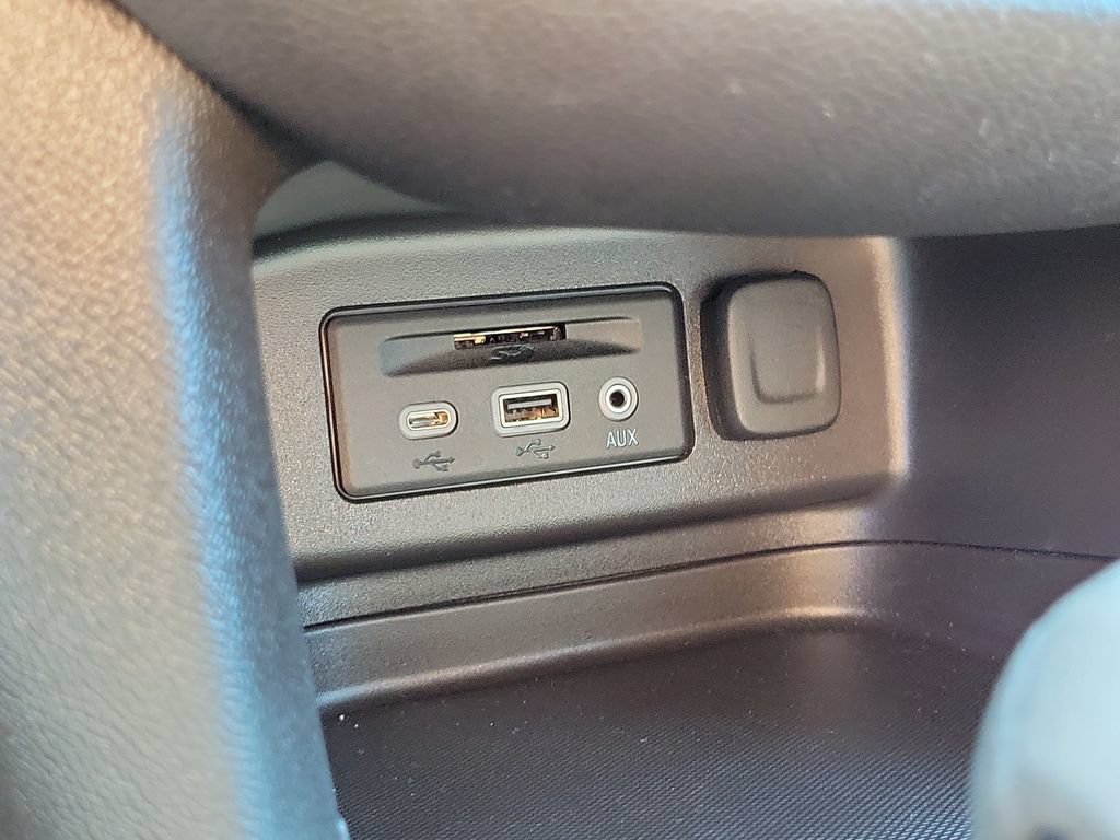 Used 2023 Chevrolet Equinox RS FWD image 11