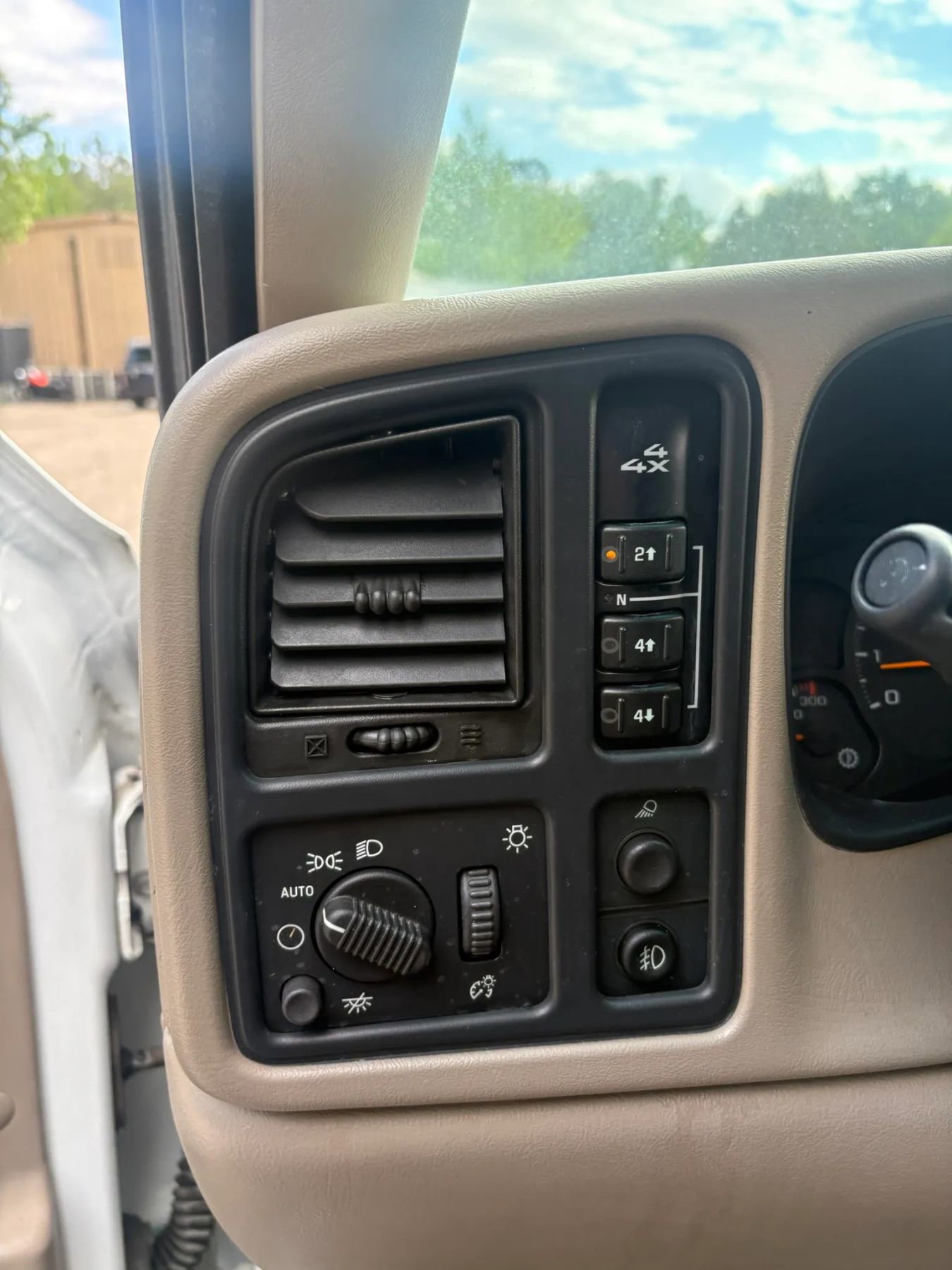 Used 2006 Chevrolet Silverado 2500 LT w/ Heavy-Duty Power Package AWD/4WD image 45