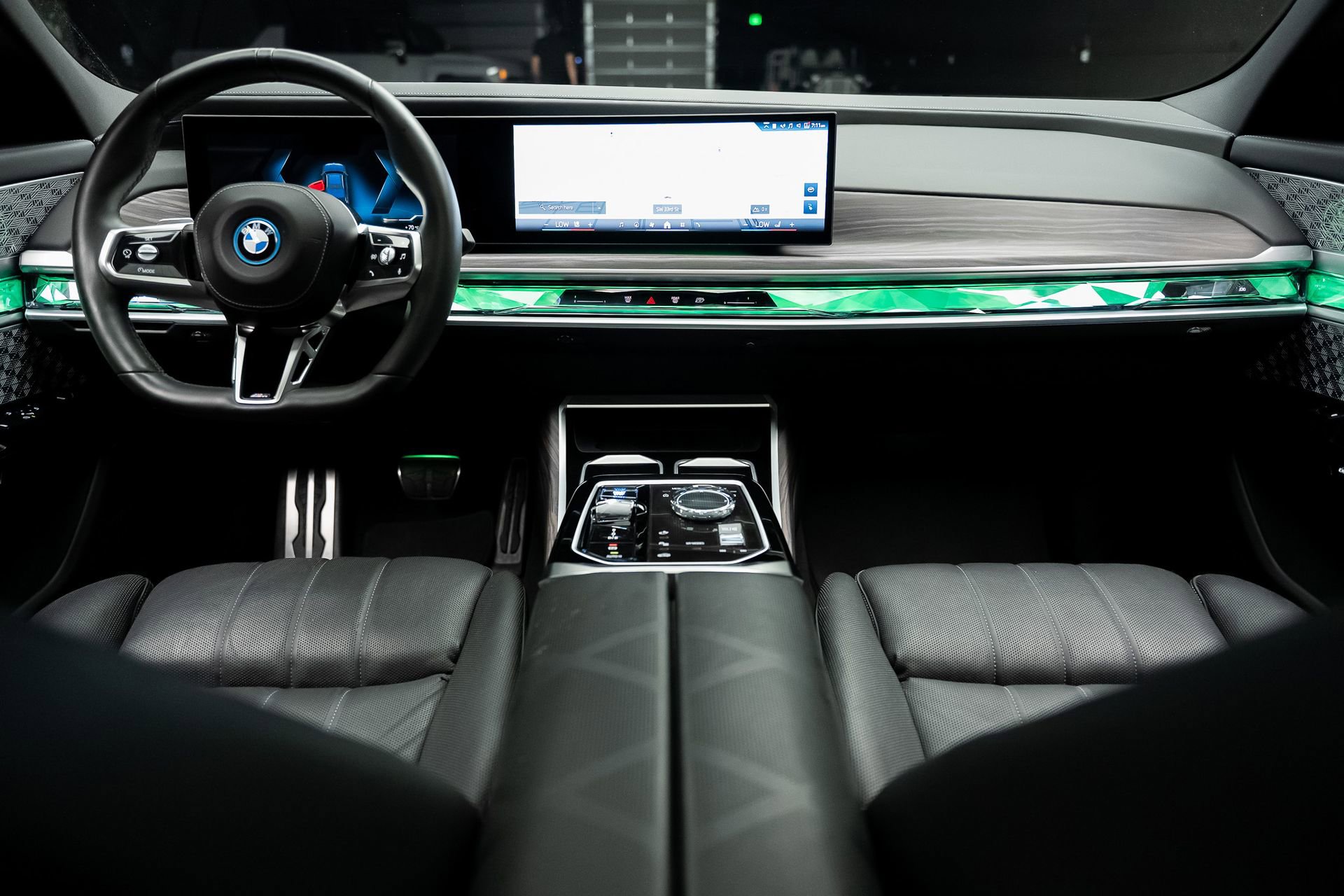 Used 2023 BMW i7 xDrive60 w/ Executive Package 2 AWD/4WD image 43