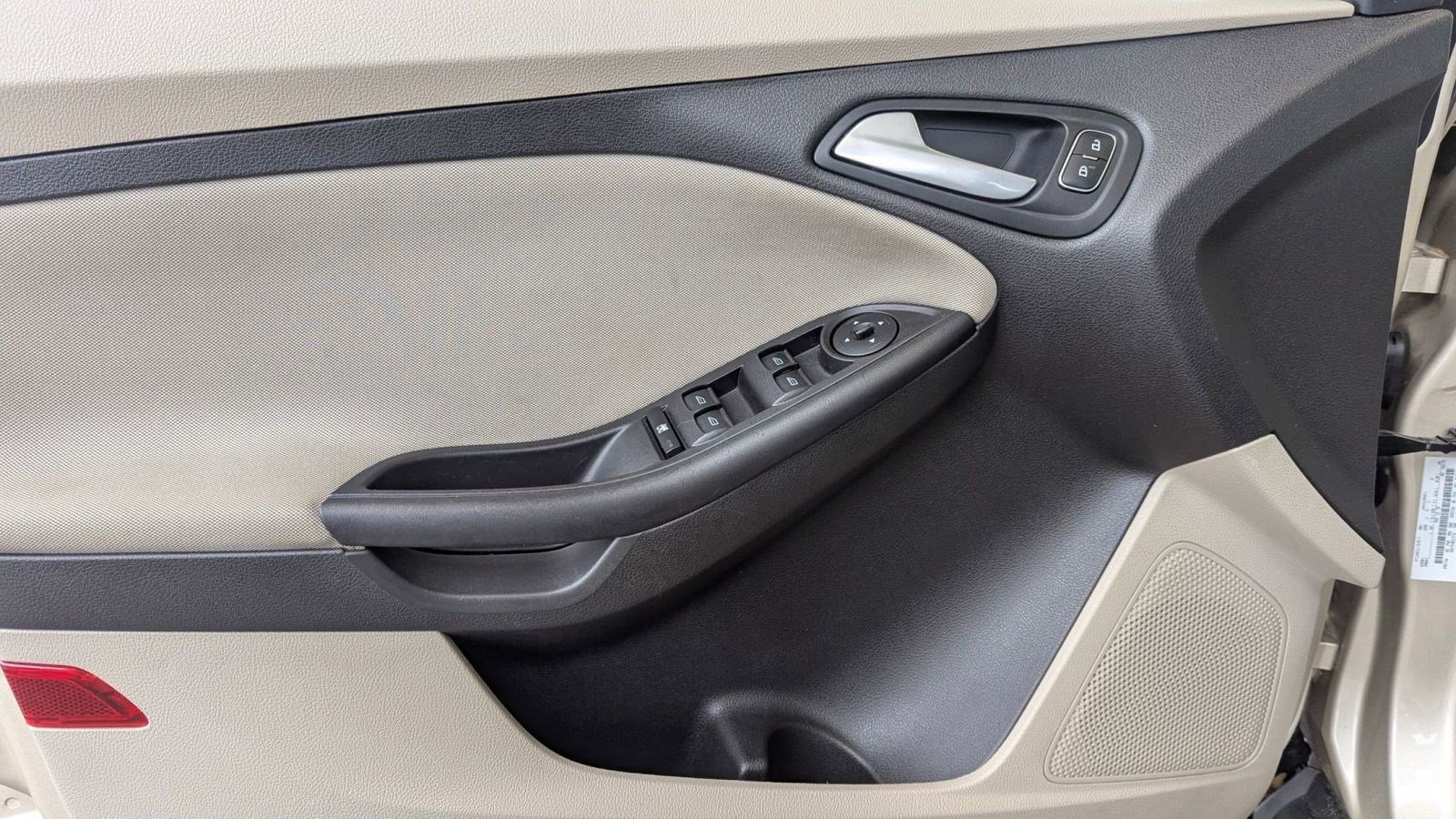 Certified 2018 Ford Focus SE image 12