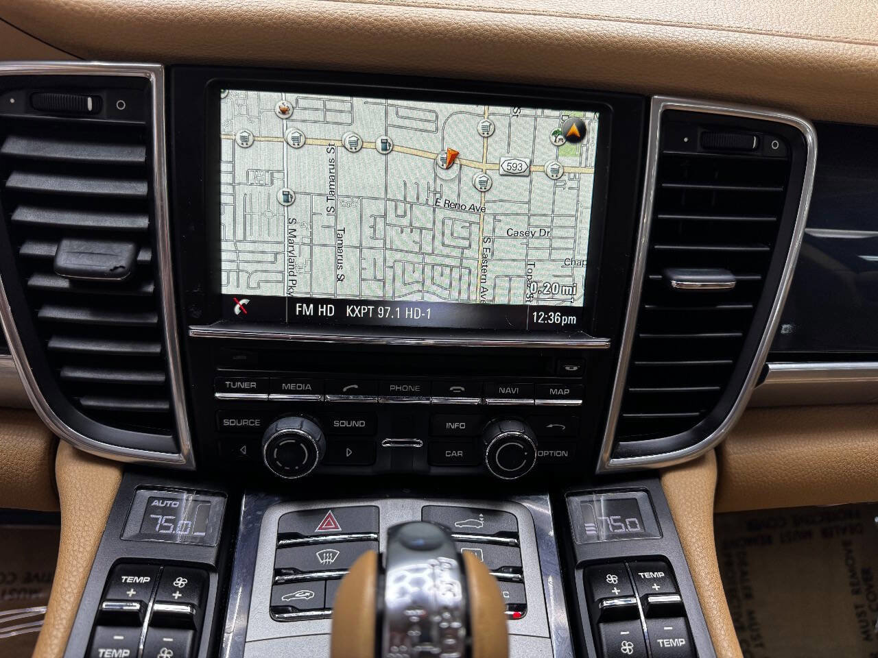 Used 2015 Porsche Panamera 4 image 22