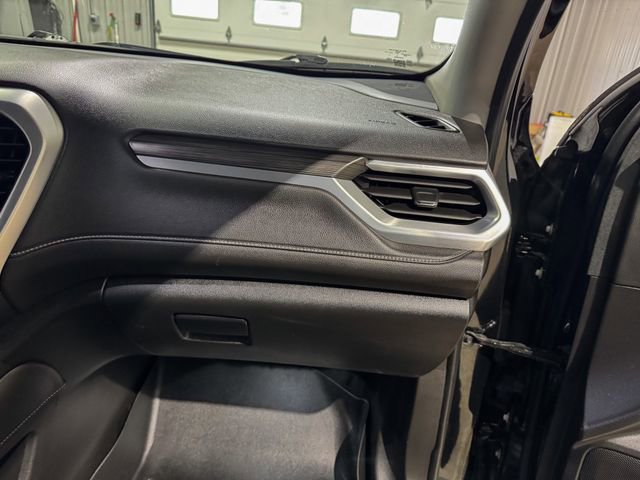 Used 2020 GMC Acadia SLT w/ Driver Alert Package II image 28