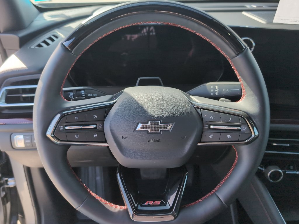 Used 2025 Chevrolet Traverse RS image 13