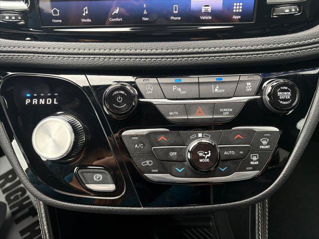 Certified 2025 Chrysler Pacifica Limited FWD image 27