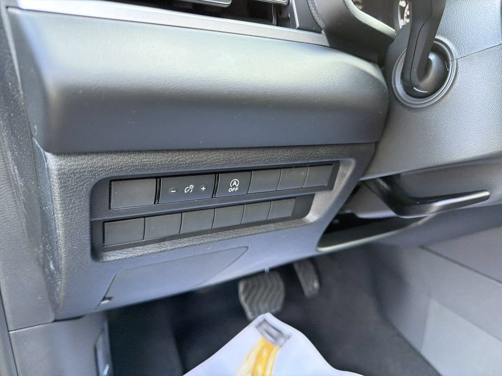 New 2026 Mitsubishi Outlander LE AWD/4WD image 17
