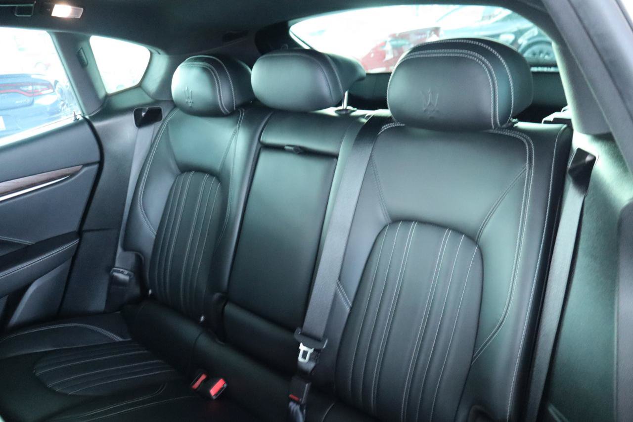 Used 2018 Maserati Levante GranLusso AWD/4WD image 30