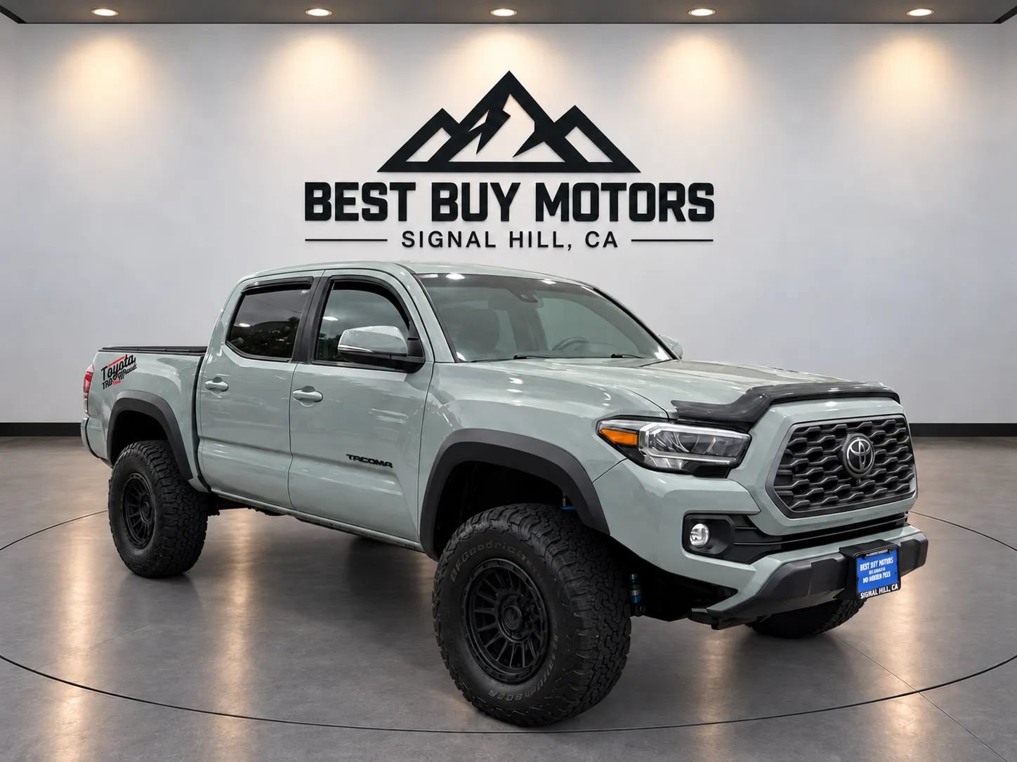 Used 2022 Toyota Tacoma TRD Off-Road w/ TRD Premium Off Road Package AWD/4WD image 1