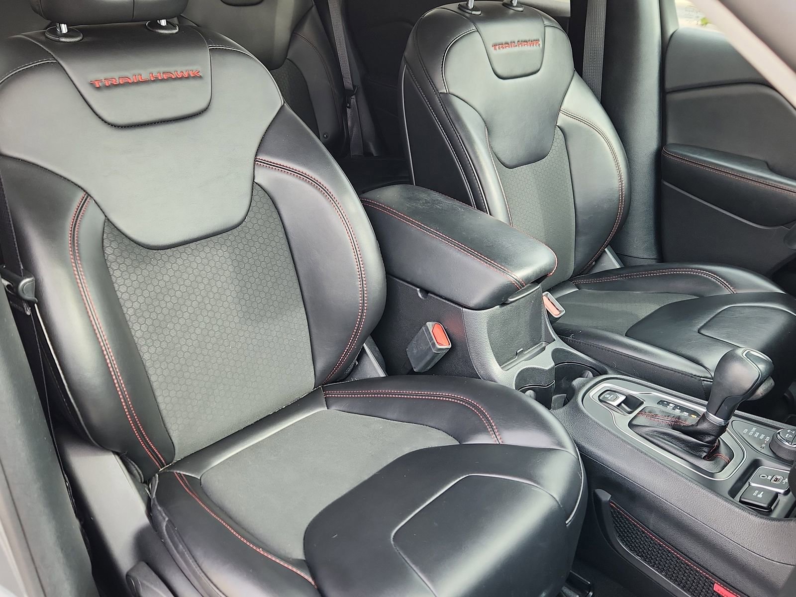 Used 2019 Jeep Cherokee Trailhawk w/ Comfort/Convenience Group AWD/4WD image 15