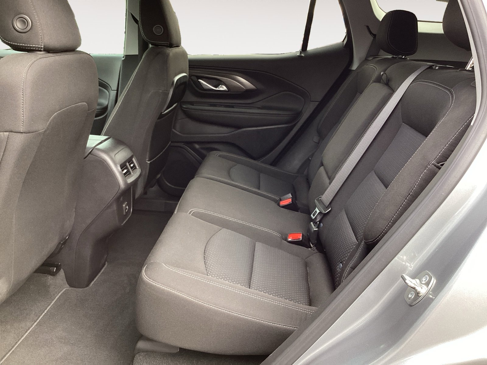 Used 2024 GMC Terrain SLE w/ Elevation Edition image 26