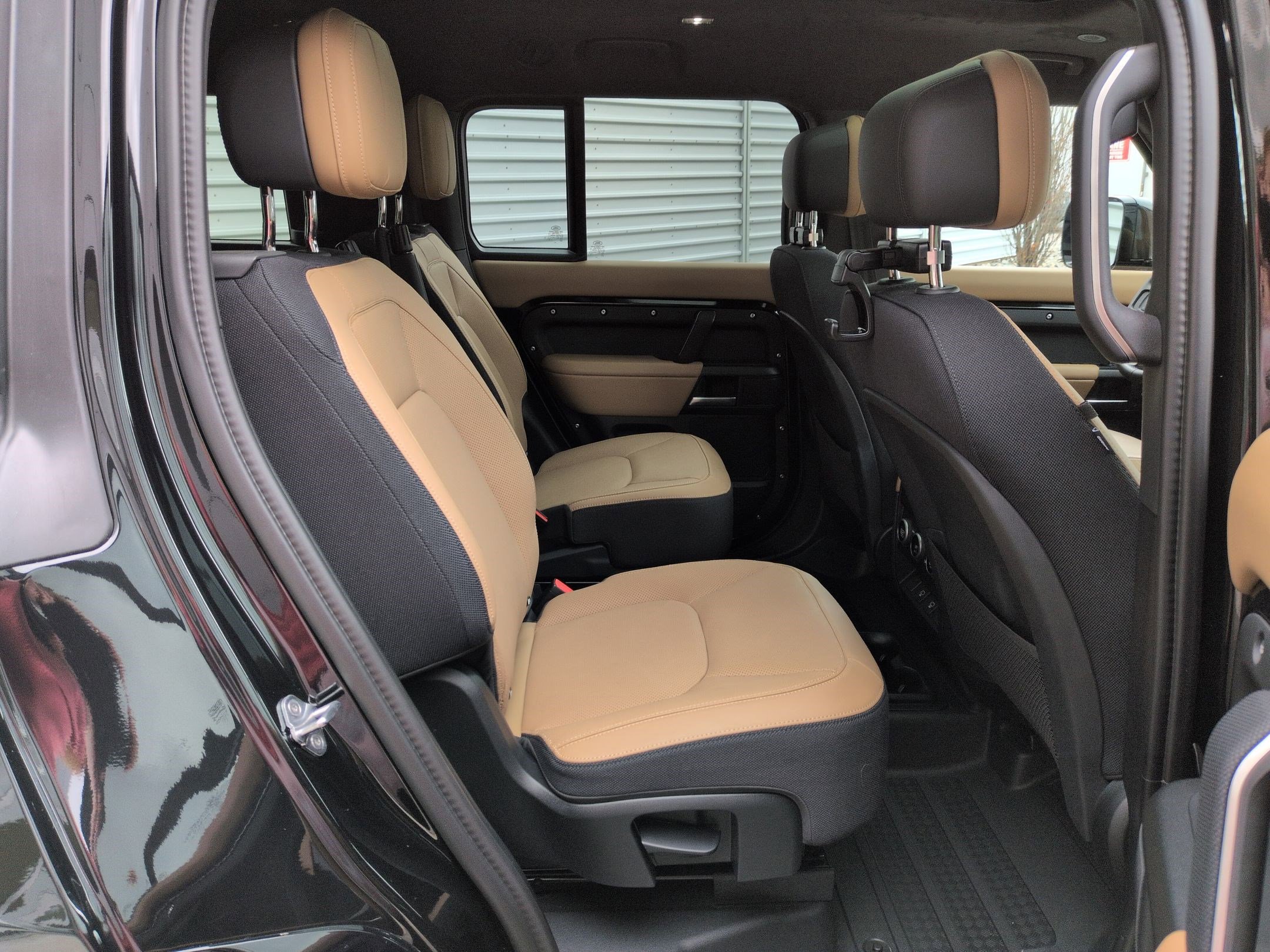 Used 2025 Land Rover Defender 130 X image 31