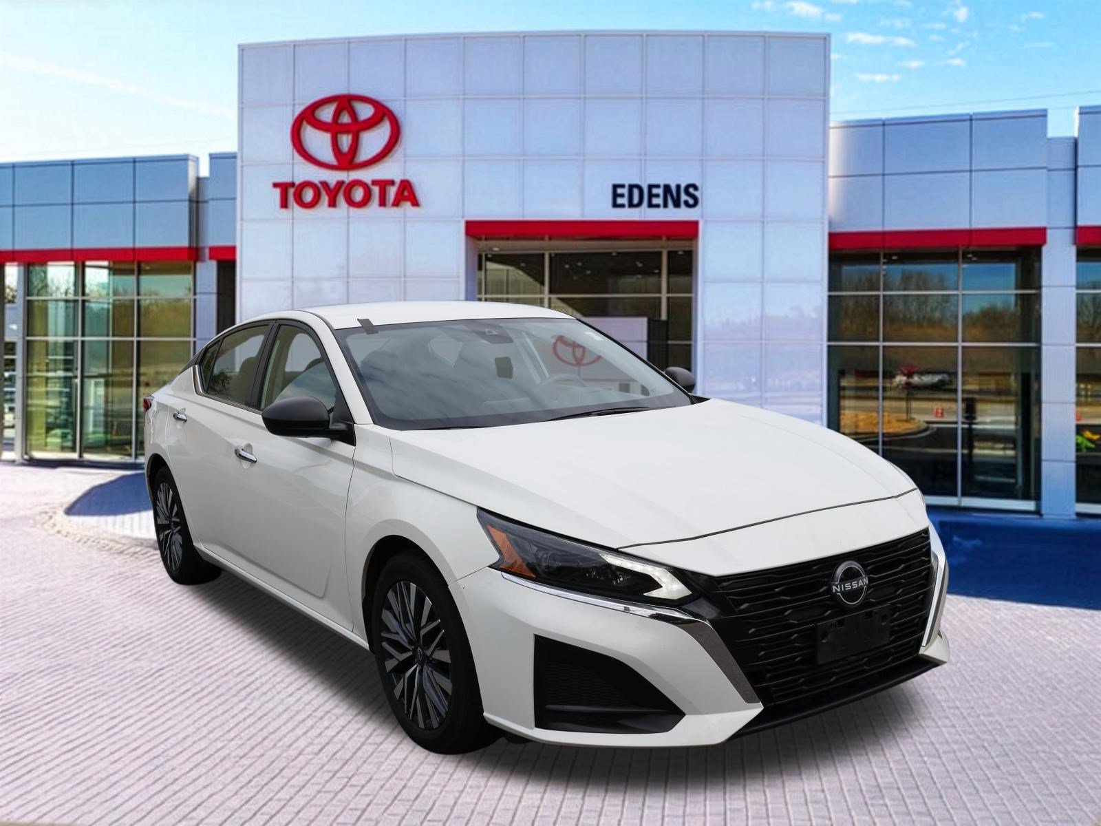 Used 2025 Nissan Altima 2.5 SV FWD image 1