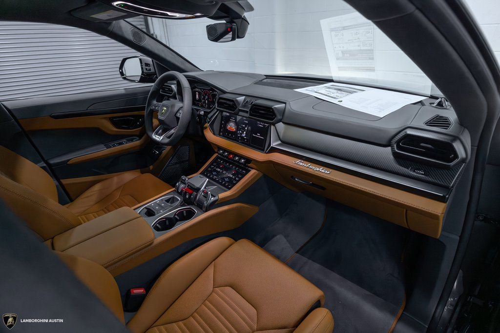 Used 2025 Lamborghini Urus SE AWD/4WD image 52