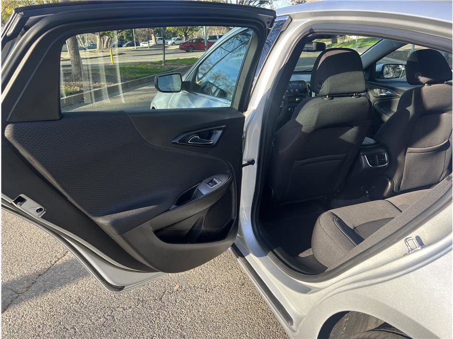 Used 2019 Chevrolet Malibu LT image 12
