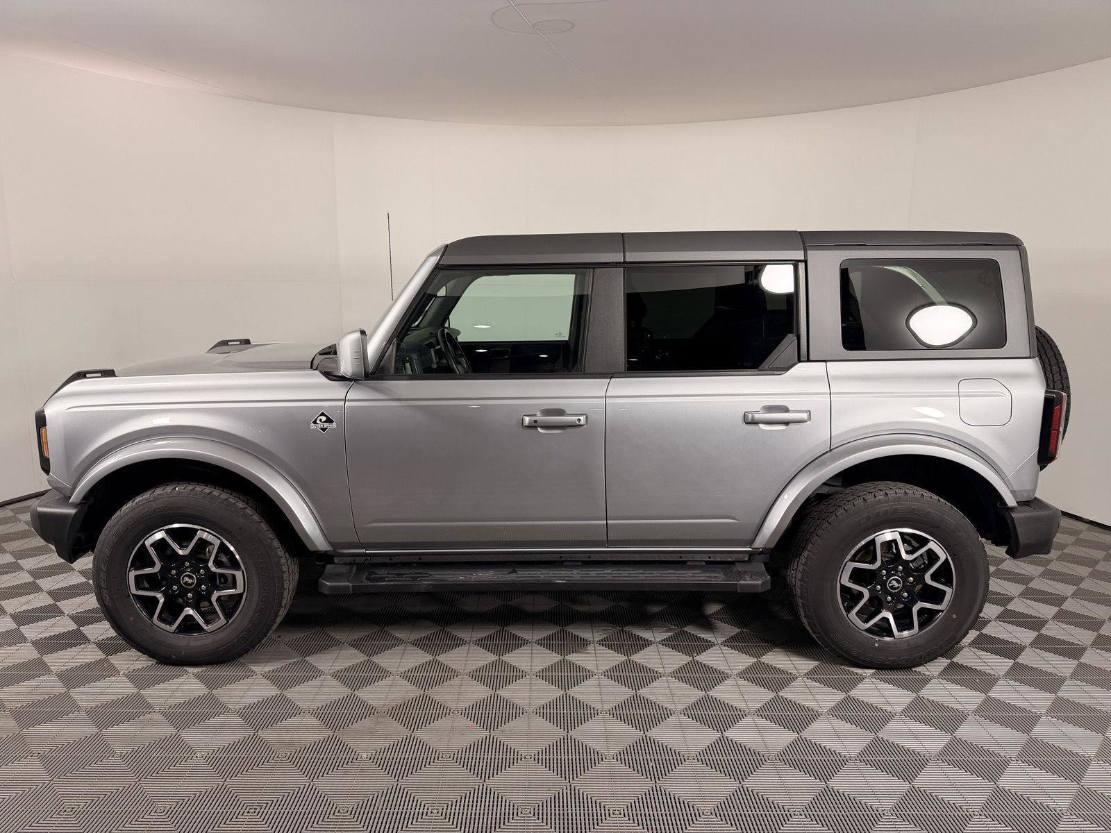 Used 2024 Ford Bronco Outer Banks image 2