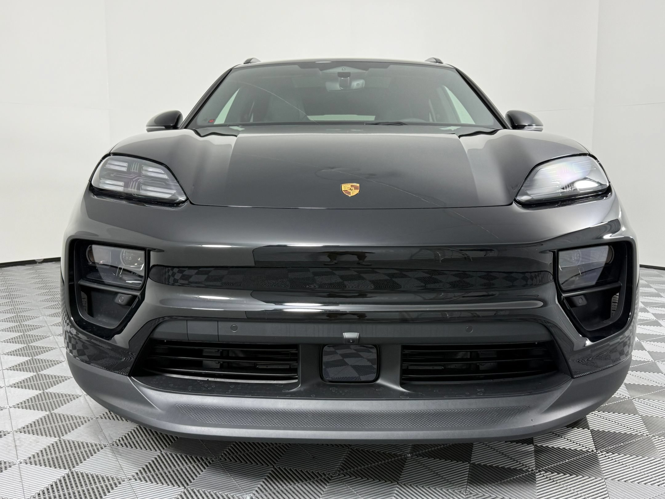 Certified 2026 Porsche Macan Electric RWD image 6