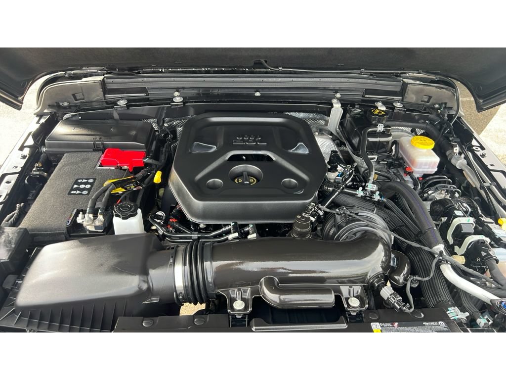 Used 2025 Jeep Wrangler Unlimited Rubicon AWD/4WD image 17