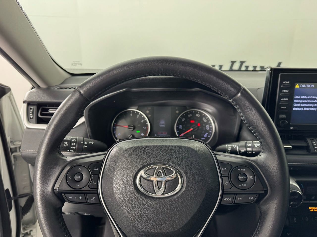 Used 2020 Toyota RAV4 XLE Premium image 21