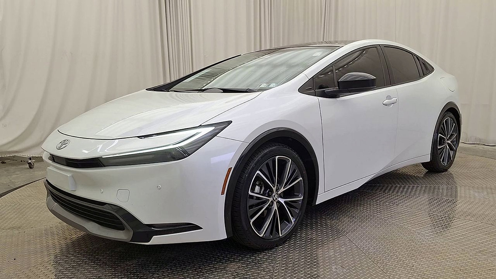 Used 2023 Toyota Prius XLE image 7