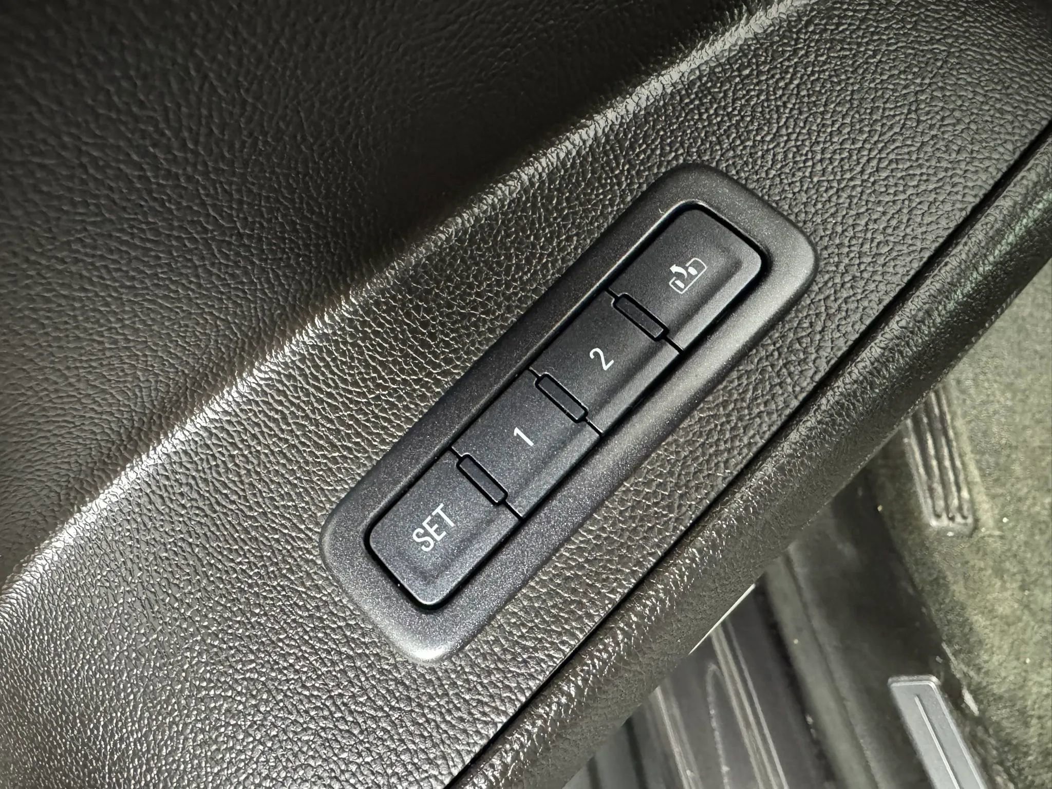 Used 2016 Chevrolet Suburban LT AWD/4WD image 31