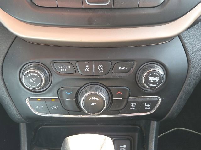 Used 2015 Jeep Cherokee Latitude w/ Cold Weather Group image 32