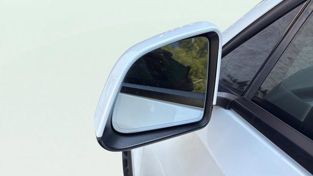 Used 2023 Tesla Model Y Long Range AWD/4WD image 29