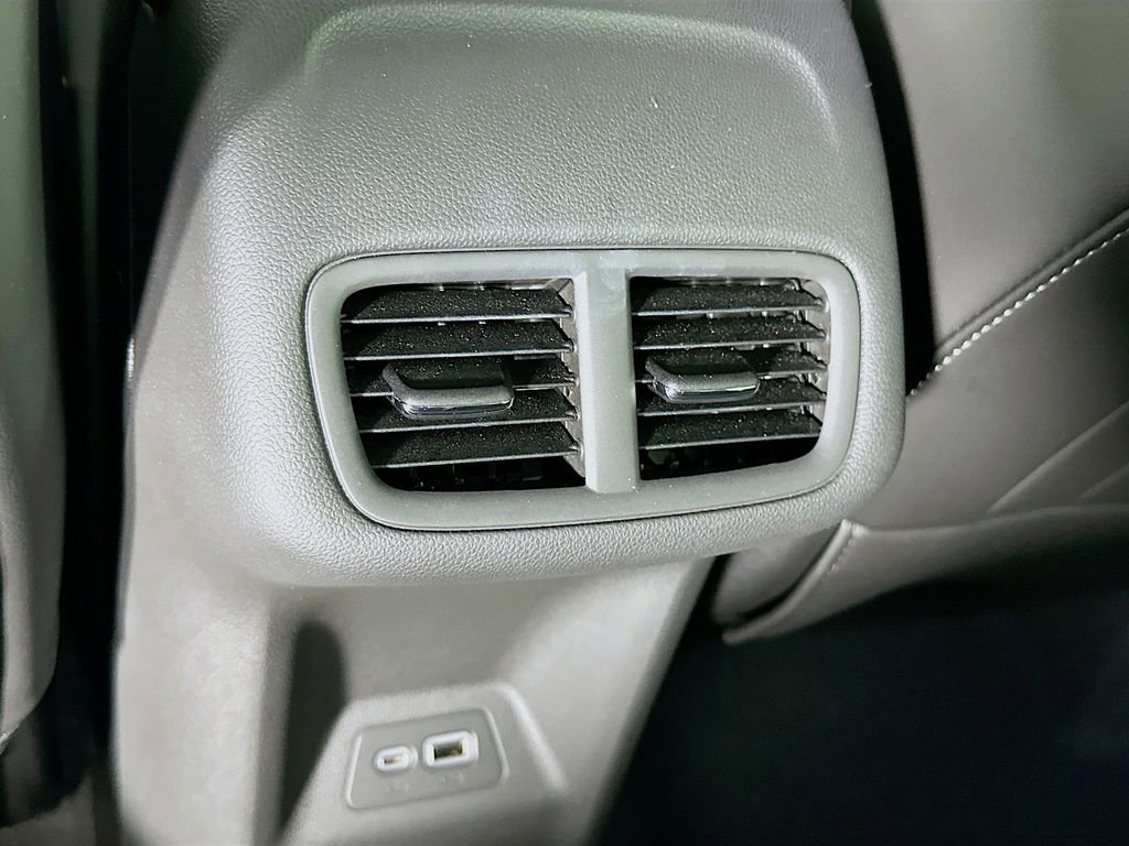 Used 2023 Buick Envision Essence image 33