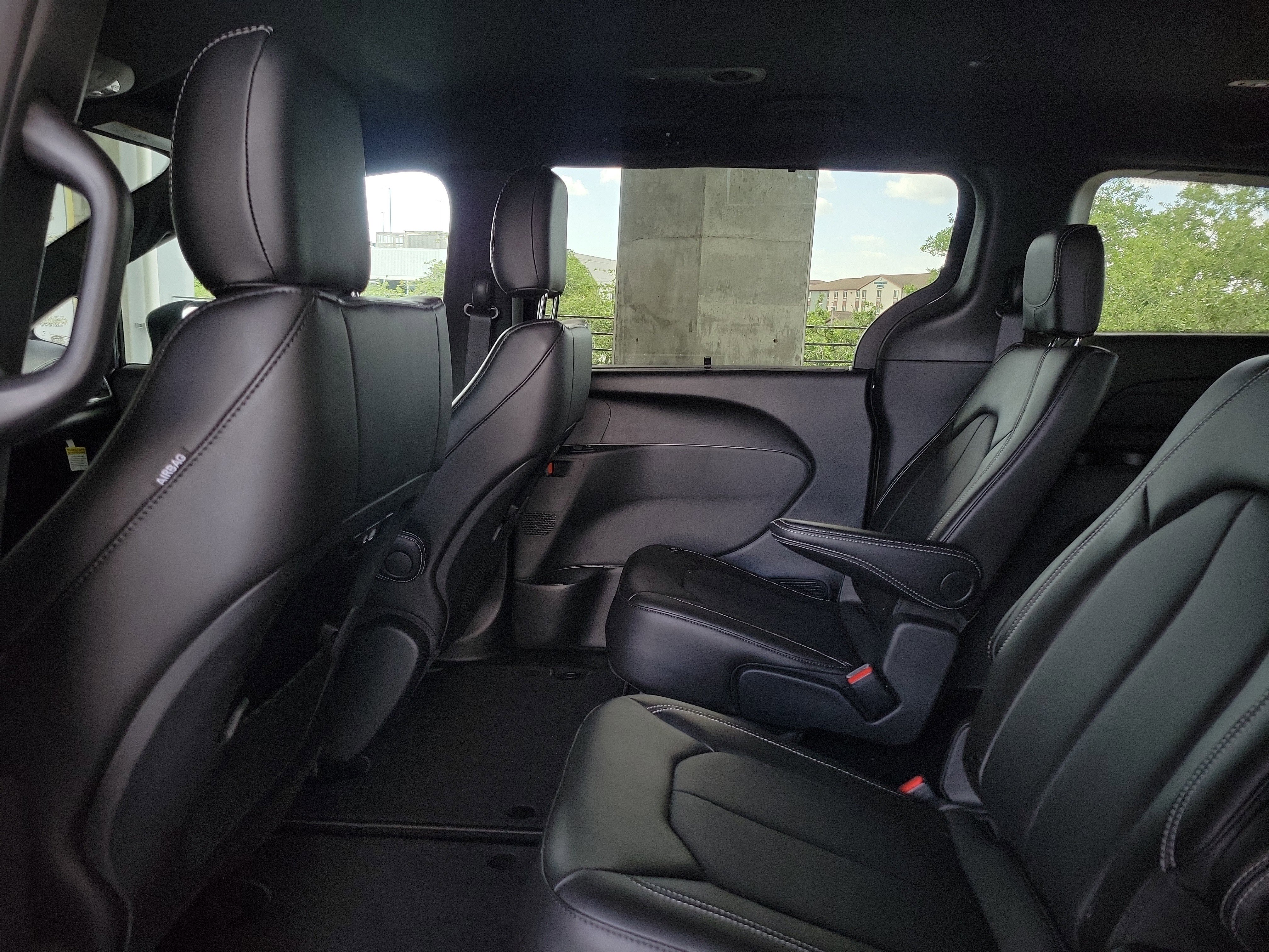 New 2026 Chrysler Pacifica Select w/ S Appearance Package FWD image 9