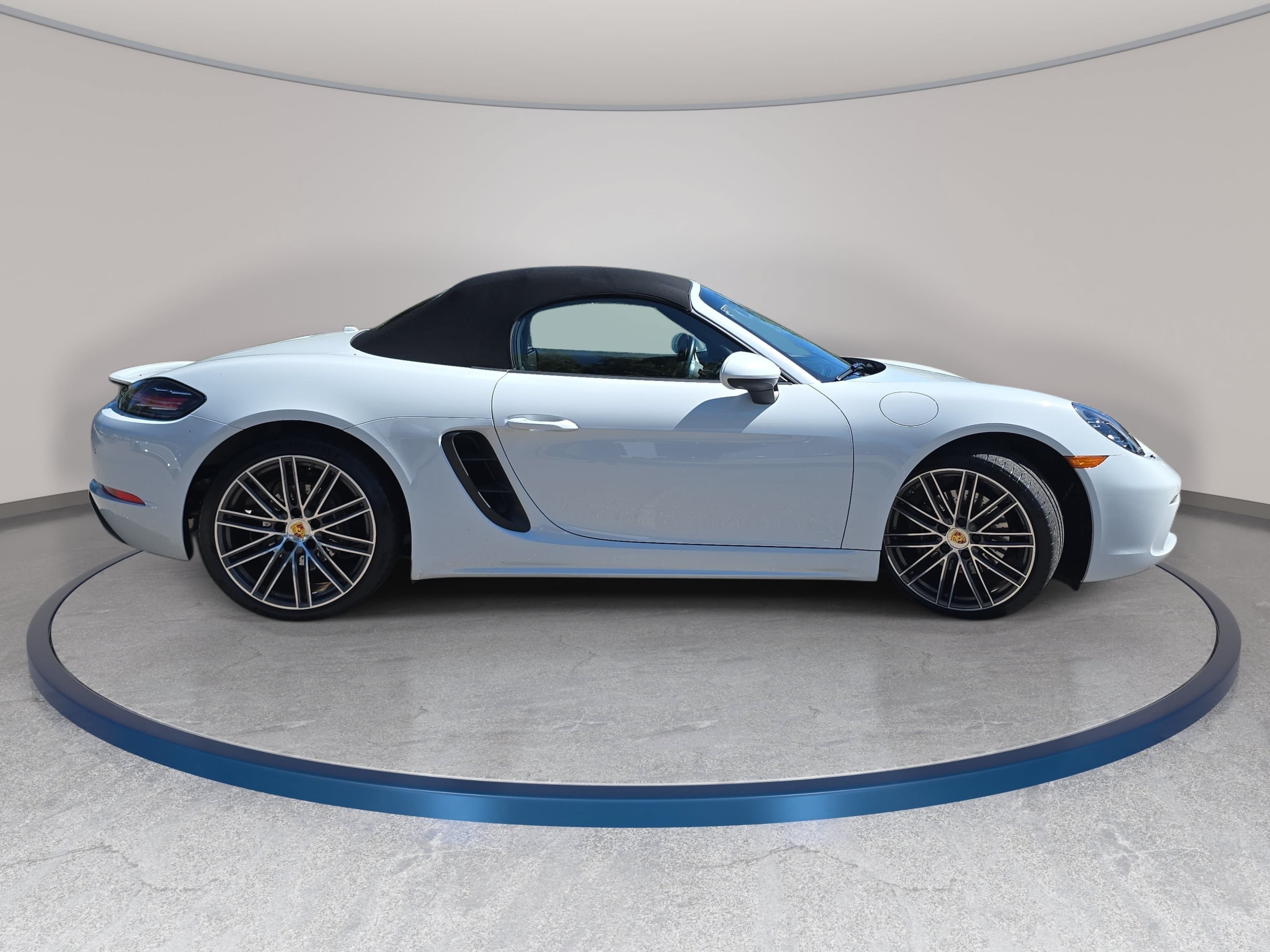 Used 2022 Porsche 718 Boxster RWD image 4