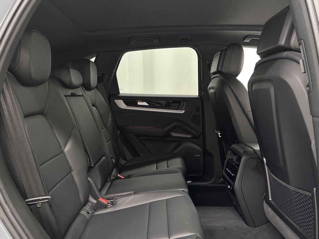 Used 2025 Porsche Cayenne E-Hybrid image 21