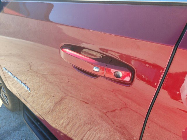 Used 2021 Chevrolet Suburban LT w/ LT Signature Package image 11