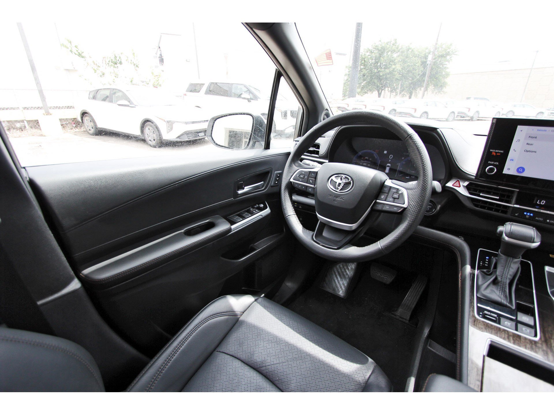Used 2025 Toyota Sienna Limited AWD/4WD image 10