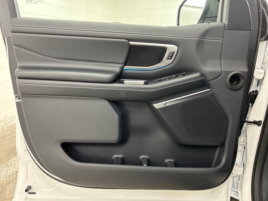 New 2027 Ford Expedition Platinum w/ Stealth Appearance Package RWD image 27