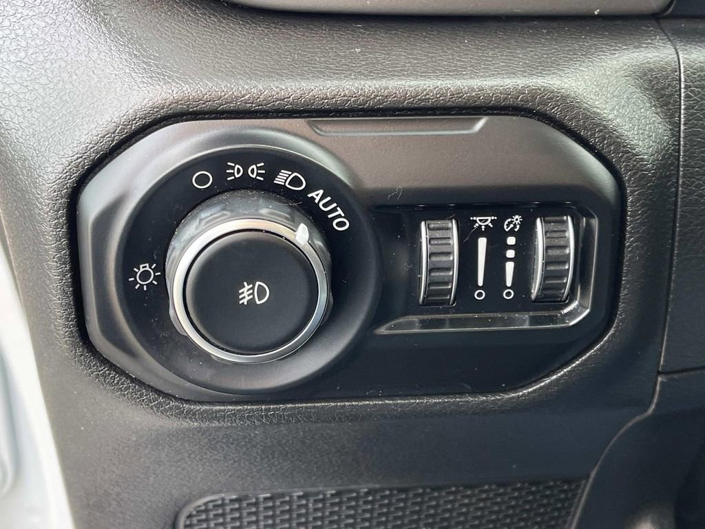 Used 2019 Jeep Wrangler Unlimited Sahara image 29