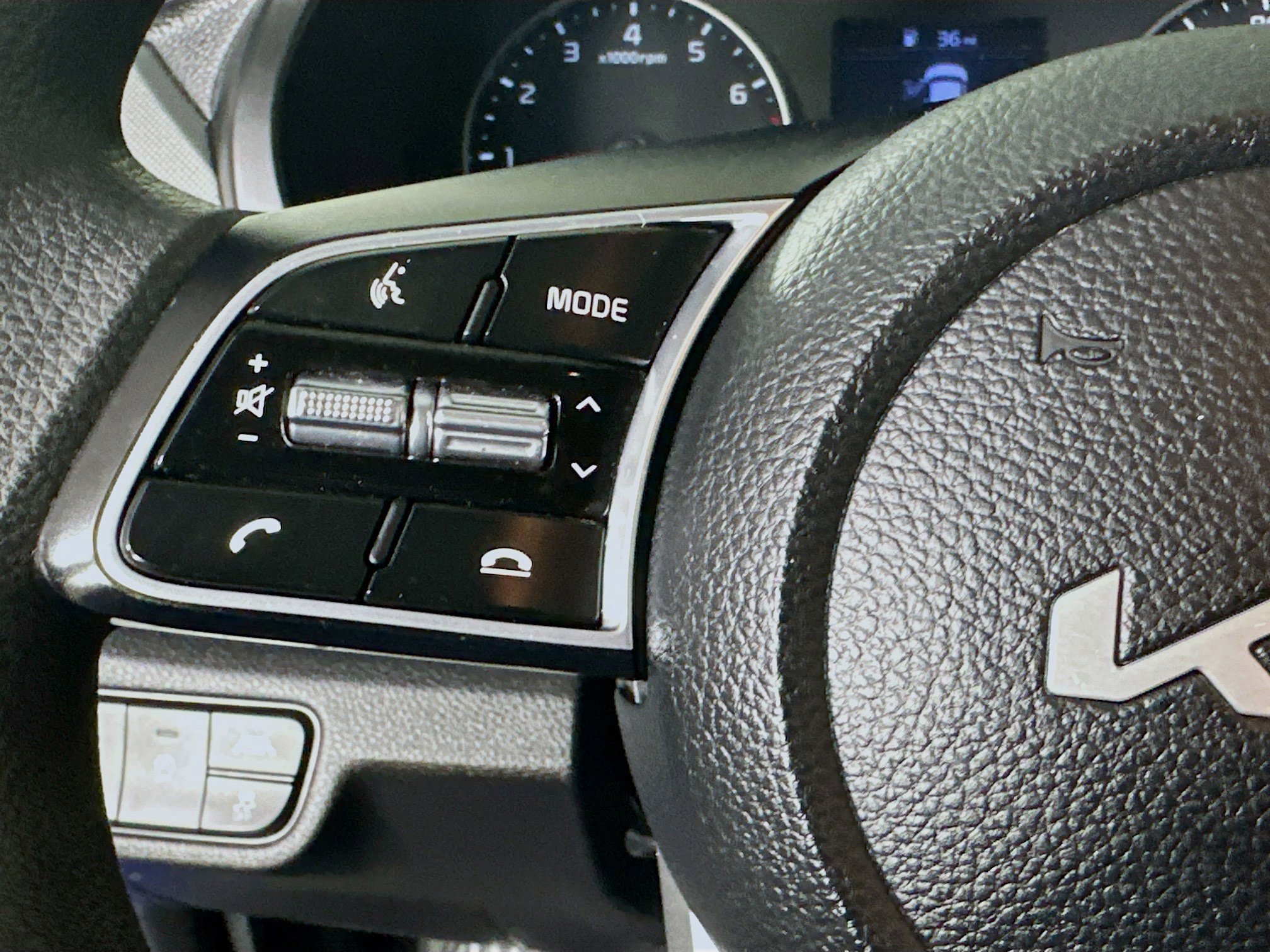 Used 2023 Kia Seltos LX image 16