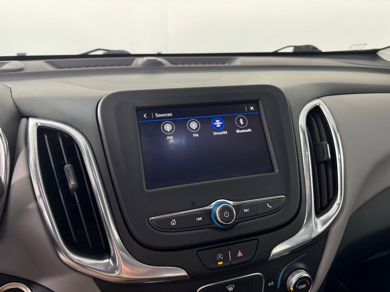 Used 2022 Chevrolet Equinox LS image 17