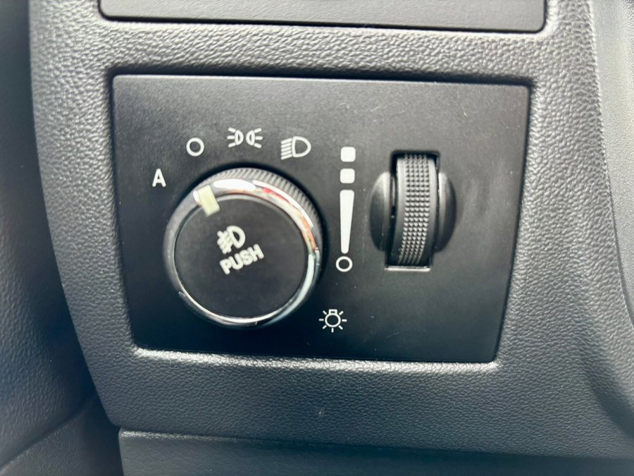 Used 2014 Dodge Challenger R/T image 22