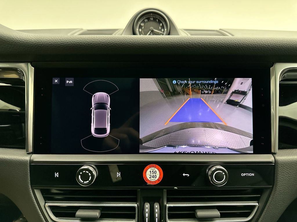 Used 2025 Porsche Macan image 16