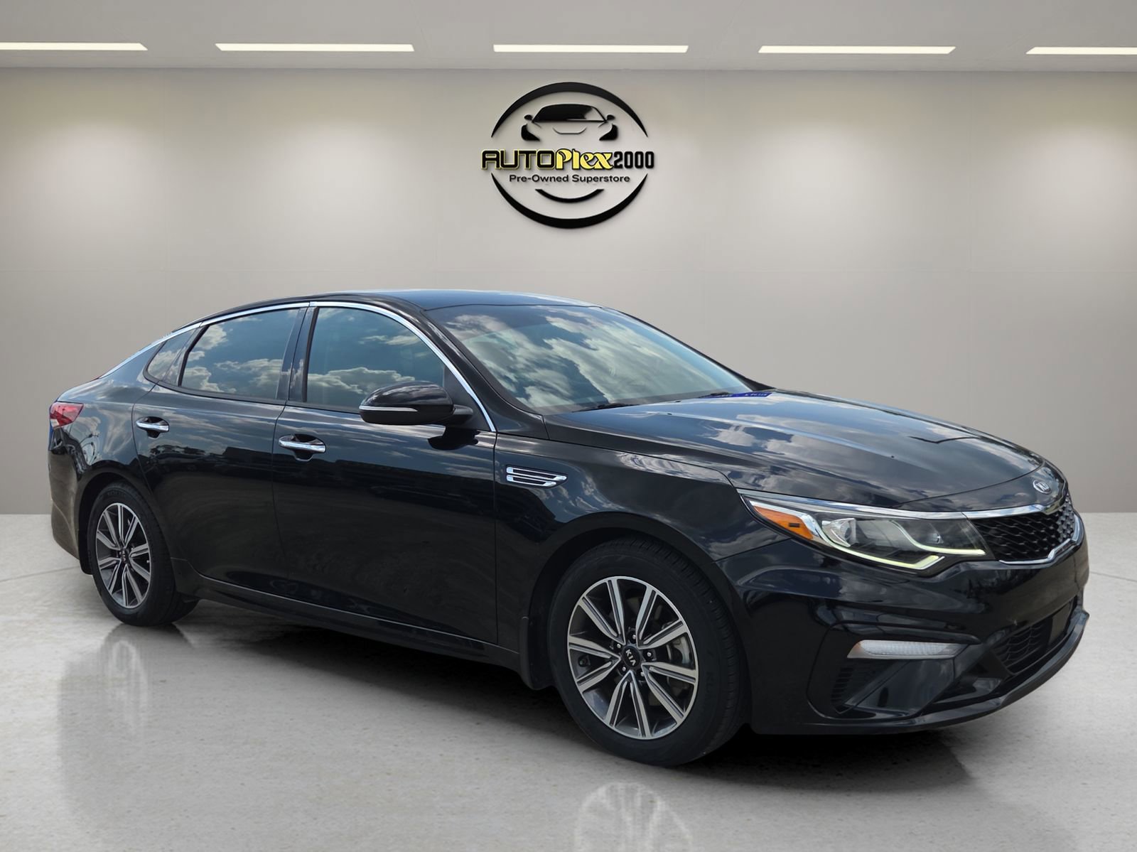 Used 2019 Kia Optima EX image 1