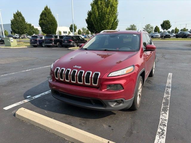 Used 2017 Jeep Cherokee Latitude w/ Safety/Convenience Group FWD image 4
