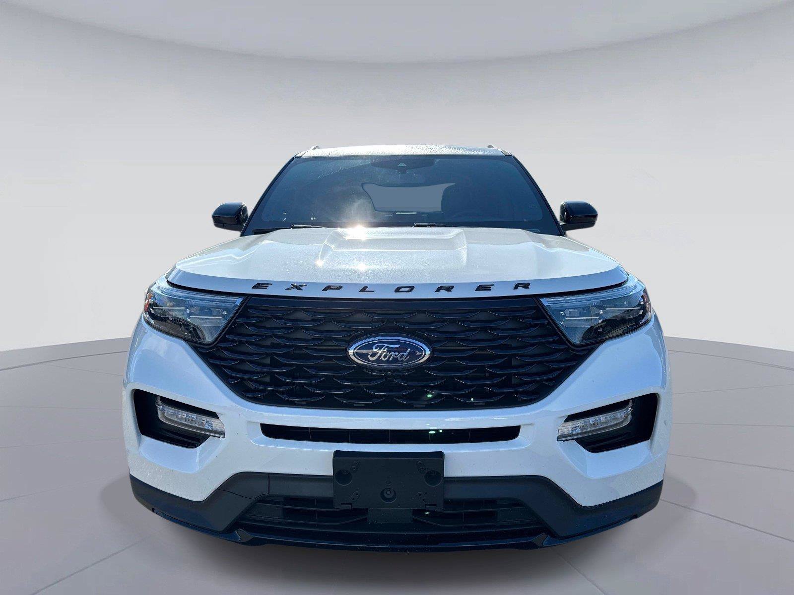 Used 2024 Ford Explorer ST-Line w/ Class IV Trailer Tow Package RWD image 9